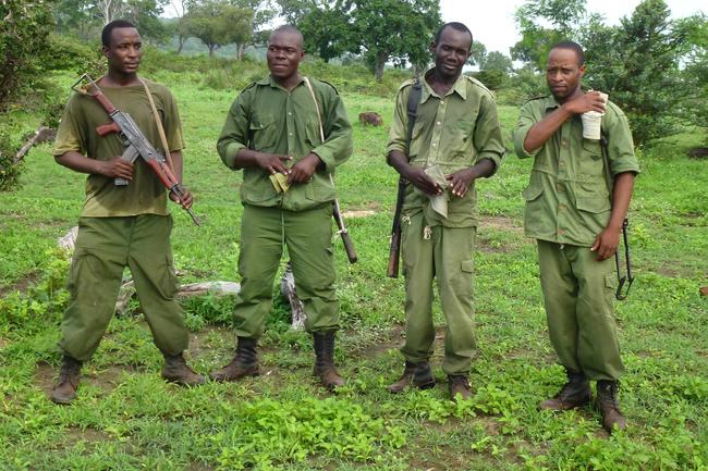 Aus nachhaltiger Jagd bezahlt: Wildhüter im Selous-Wildtierreservat / Tansania 