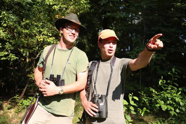 Junge Jäger auf der Jagd