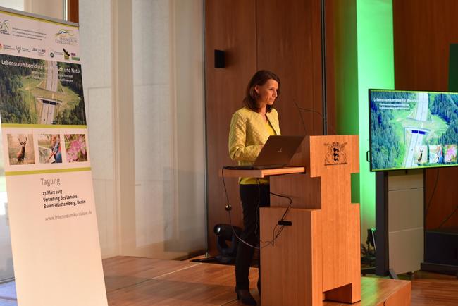 Rita Schwarzelühr-Sutter, parlamenatrische Staatssekretärin im BMUB: "Mit Blick auf das Artensterben können wir es uns nicht leisten, noch mehr Landschaft unüberwindbar zu zerschneiden."