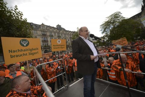 Heinz Lotz (SPD) in Wiesbaden auf der Demonstration des LJV-Hessen